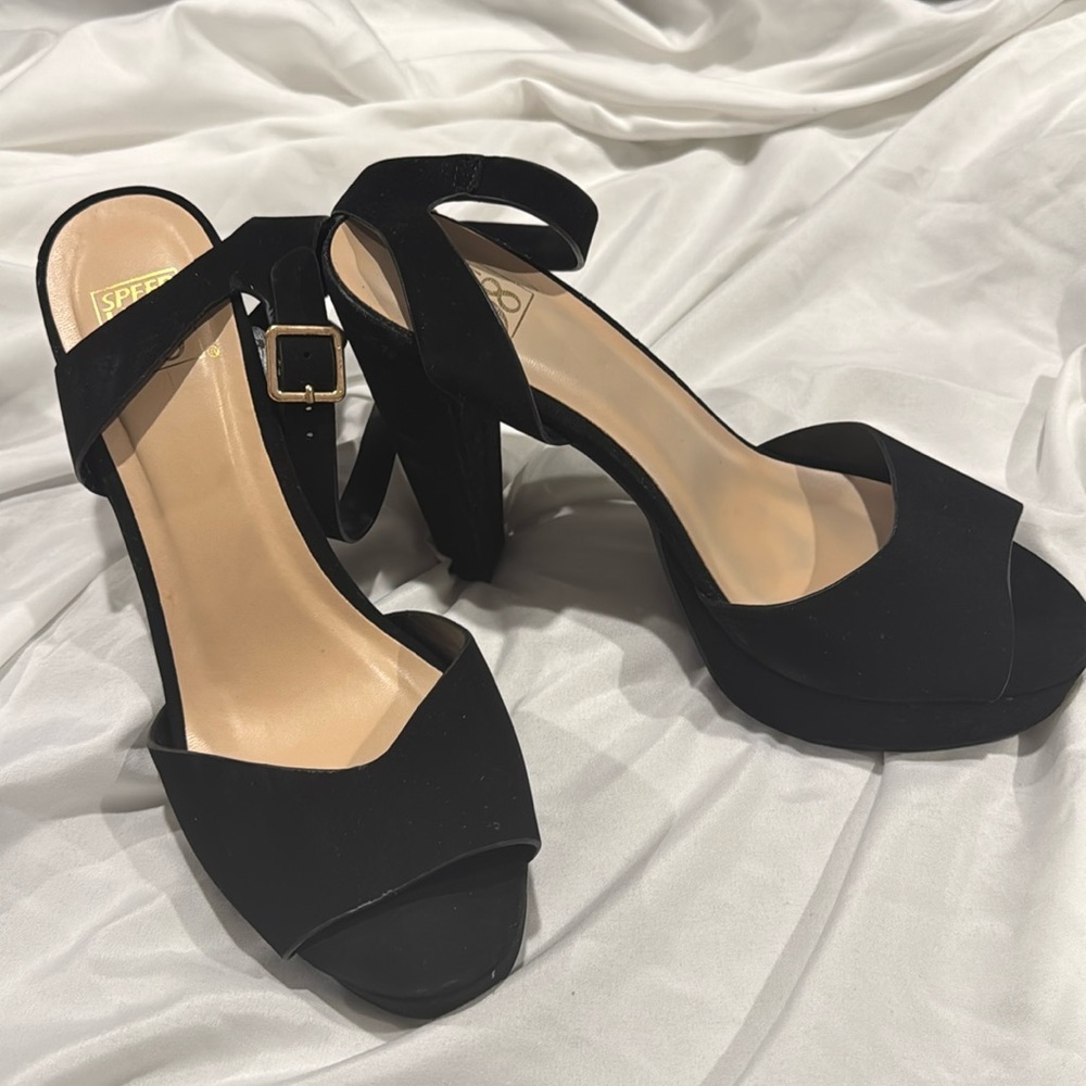 BLACK HEELS